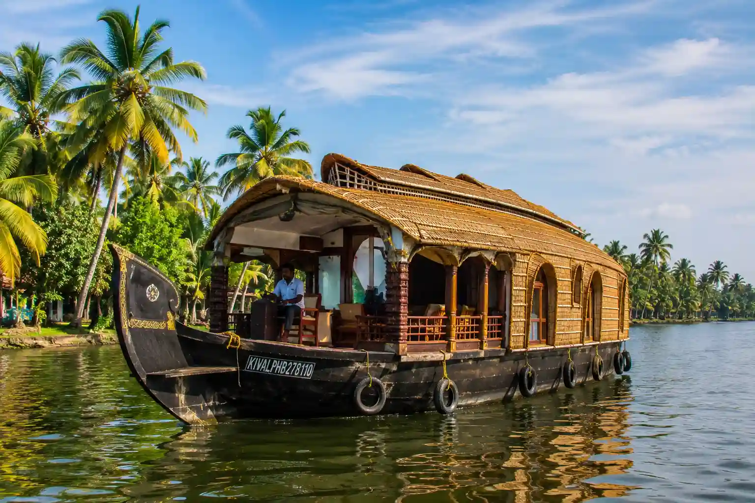 Kerala Alleppey houseboat South India travel